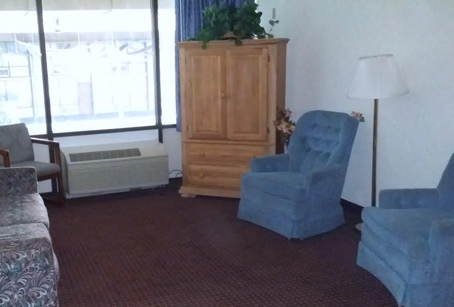 Newark Garden Finger Lakes Hotel Room photo