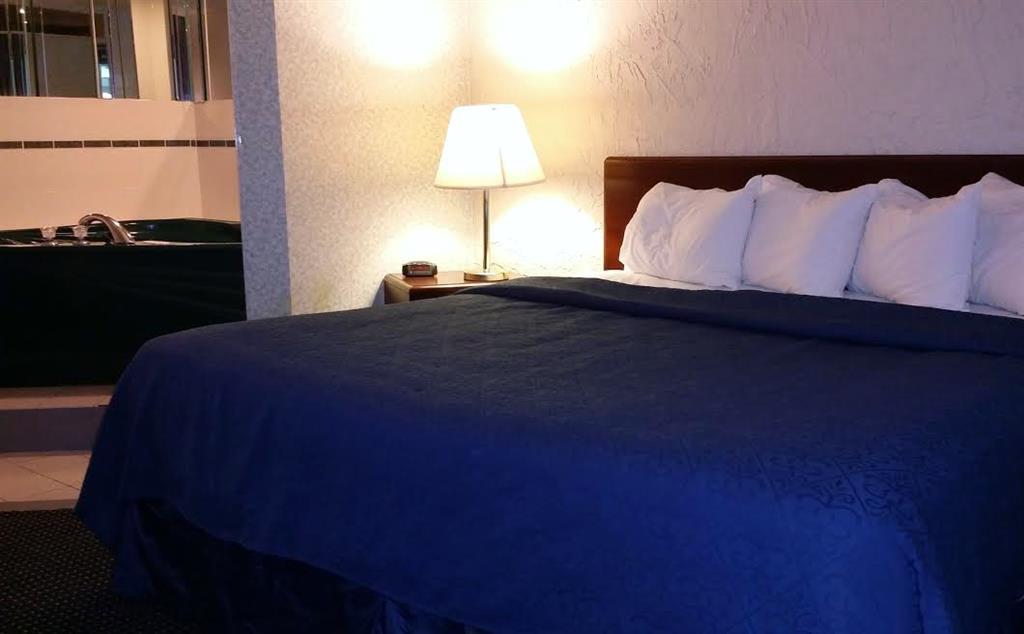 Newark Garden Finger Lakes Hotel Room photo